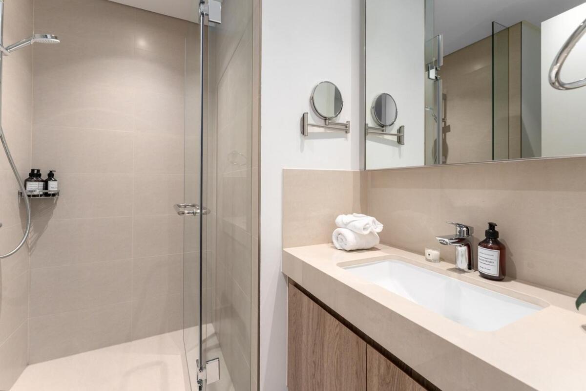 Stunning Corner 2 Bedroom In Downtown Views Ii Apartment Dubai